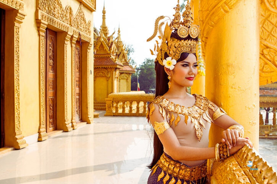 Cambodian apsara dancer in golden traditional costume – Auasia Travel